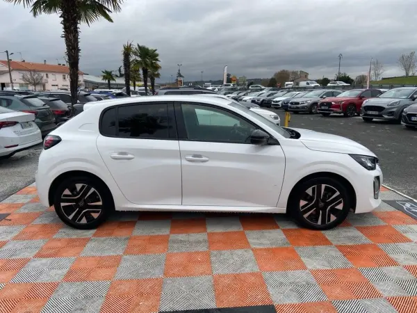 Peugeot 208 100 BV6 ALLURE Radars AV-AR Ecran 10" - Photo 4
