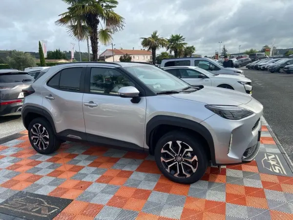 Toyota YARIS CROSS 1.5 HYBRIDE 130 2WD DESIGN BUSINESS - Photo 3