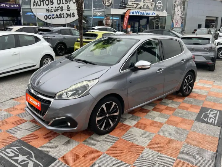 Peugeot 208 PureTech 82 TECH EDITION GPS Caméra Park Assist