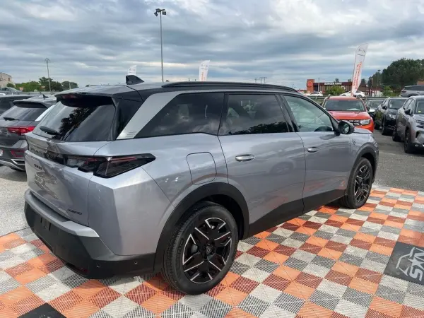 Peugeot 5008 Hybrid 145 e-DCS6 GT Pack 360° Vision & Drive Assist Plus - Photo 5