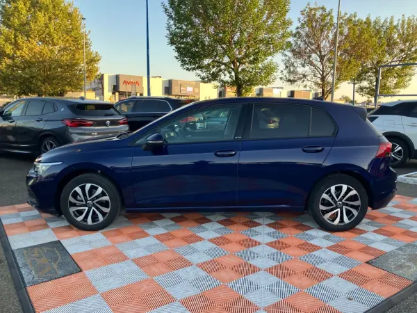 Volkswagen GOLF VIII 1.0 e-TSI 110 DSG ACTIVE GPS LEDS Cockpit Digital - Photo 3